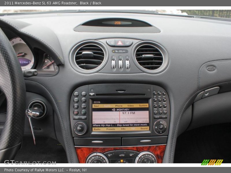 Controls of 2011 SL 63 AMG Roadster