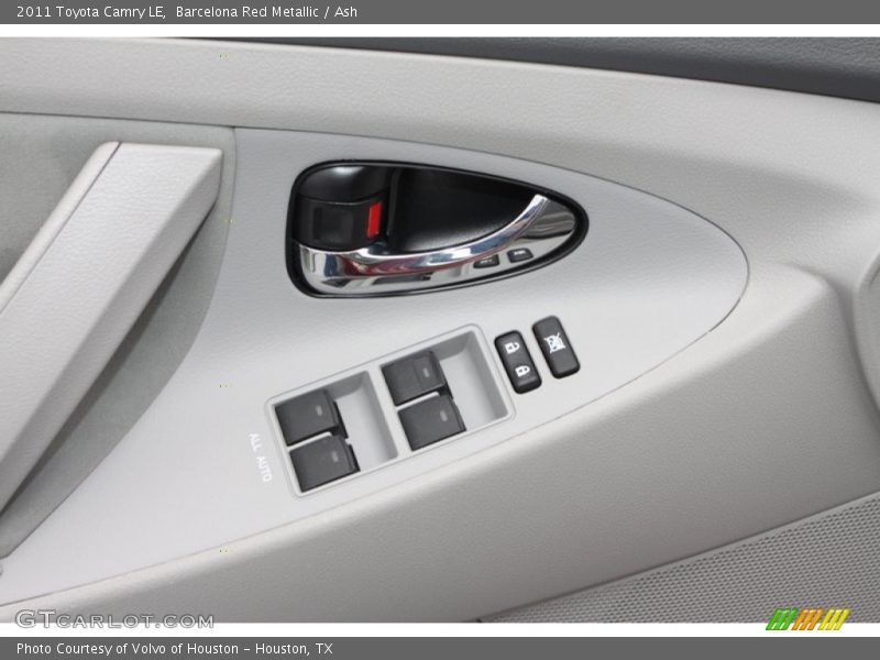 Controls of 2011 Camry LE