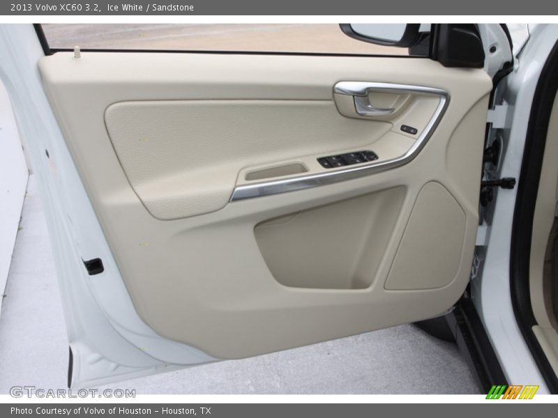 Ice White / Sandstone 2013 Volvo XC60 3.2