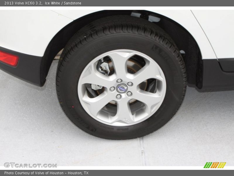 Ice White / Sandstone 2013 Volvo XC60 3.2
