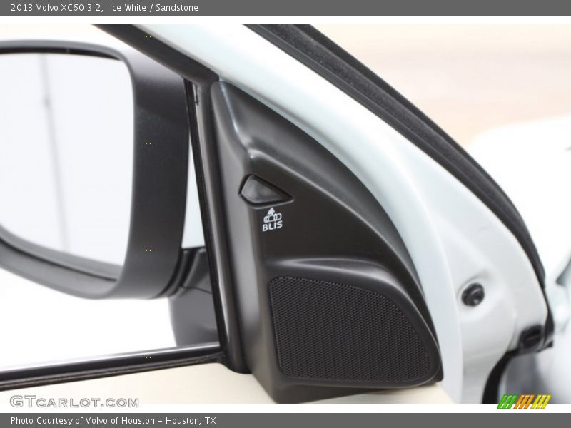Ice White / Sandstone 2013 Volvo XC60 3.2