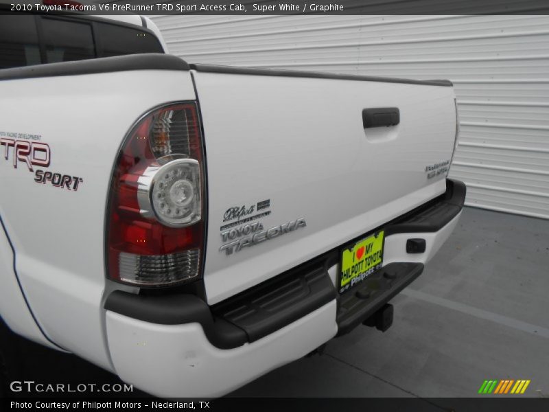 Super White / Graphite 2010 Toyota Tacoma V6 PreRunner TRD Sport Access Cab