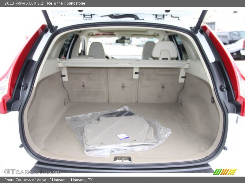 Ice White / Sandstone 2013 Volvo XC60 3.2