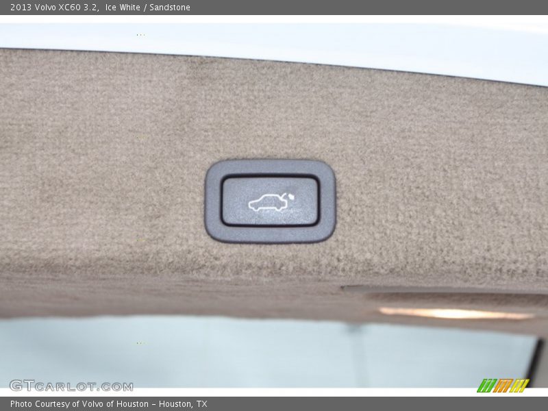 Ice White / Sandstone 2013 Volvo XC60 3.2