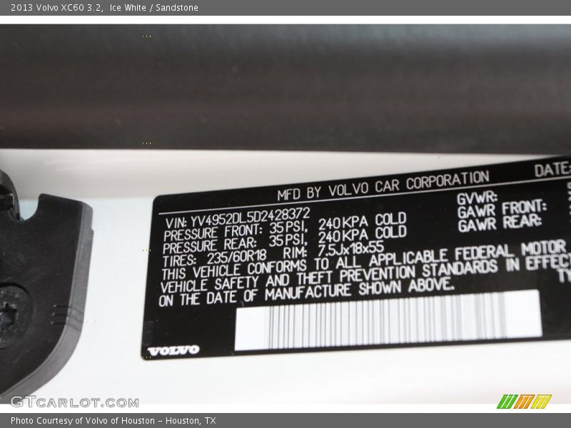 Ice White / Sandstone 2013 Volvo XC60 3.2