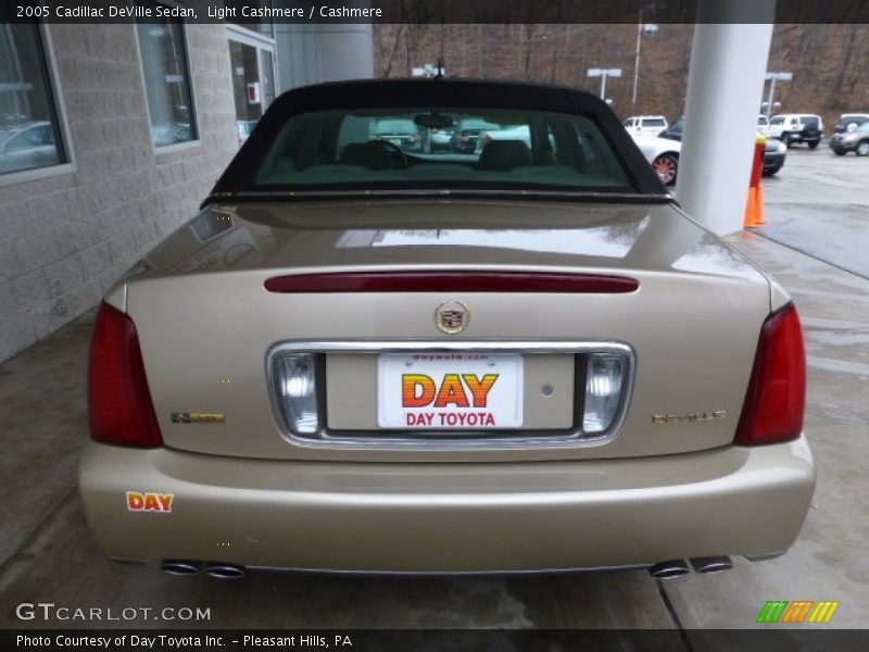 Light Cashmere / Cashmere 2005 Cadillac DeVille Sedan