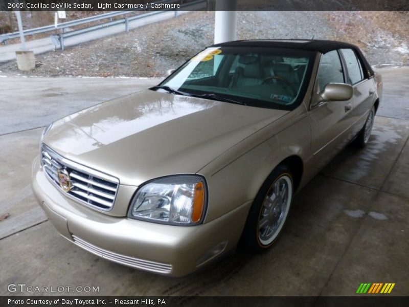 Light Cashmere / Cashmere 2005 Cadillac DeVille Sedan