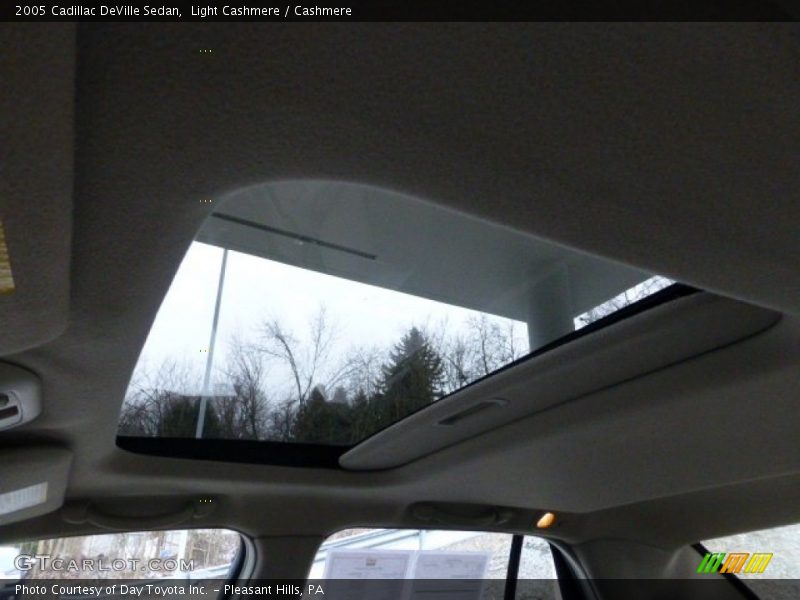 Light Cashmere / Cashmere 2005 Cadillac DeVille Sedan