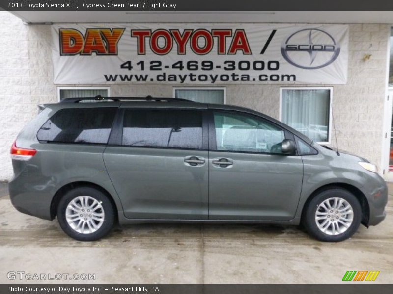 Cypress Green Pearl / Light Gray 2013 Toyota Sienna XLE