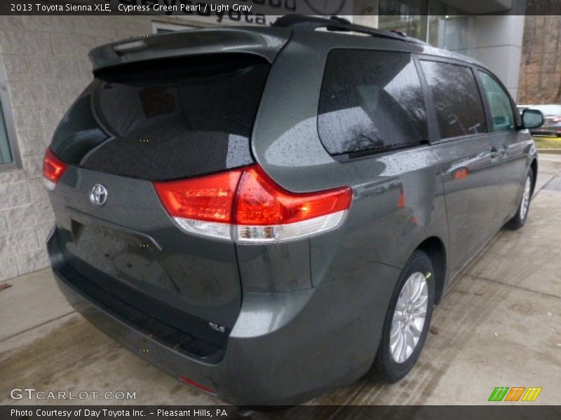 Cypress Green Pearl / Light Gray 2013 Toyota Sienna XLE