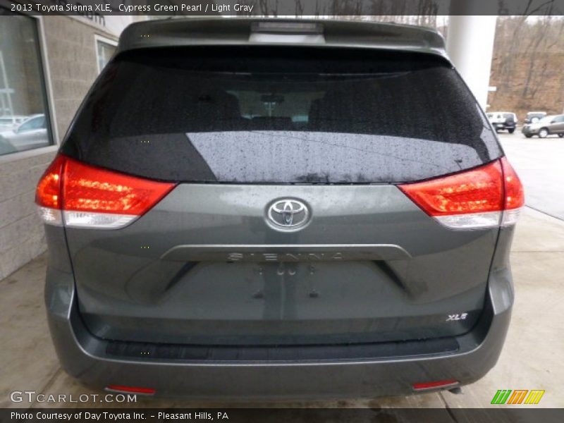 Cypress Green Pearl / Light Gray 2013 Toyota Sienna XLE