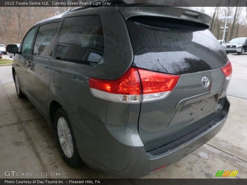 Cypress Green Pearl / Light Gray 2013 Toyota Sienna XLE