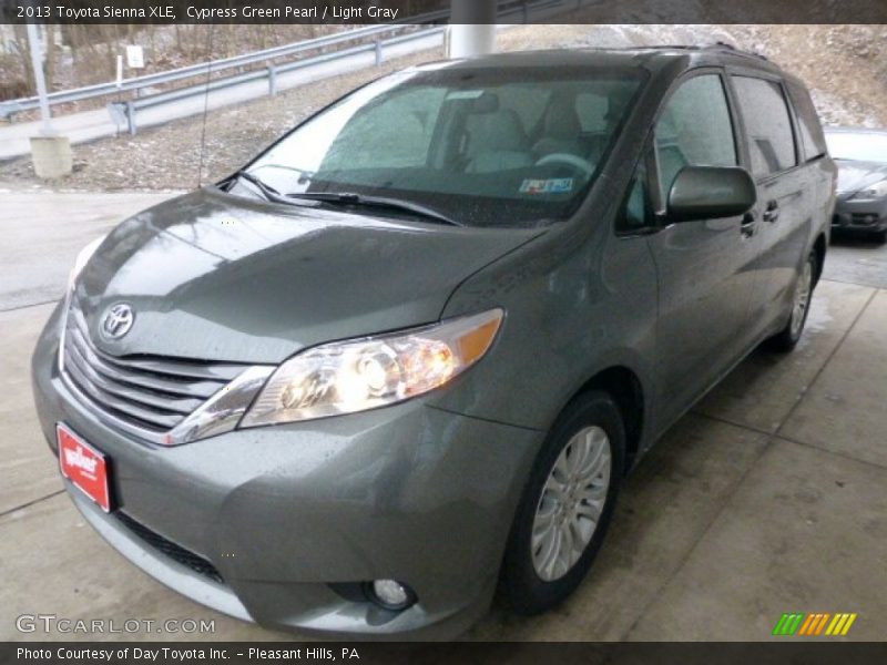 Cypress Green Pearl / Light Gray 2013 Toyota Sienna XLE