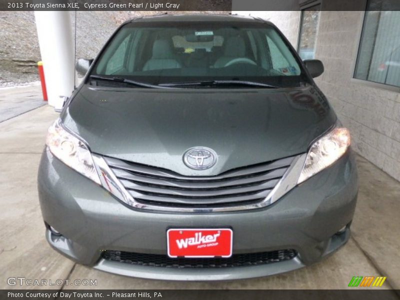 Cypress Green Pearl / Light Gray 2013 Toyota Sienna XLE