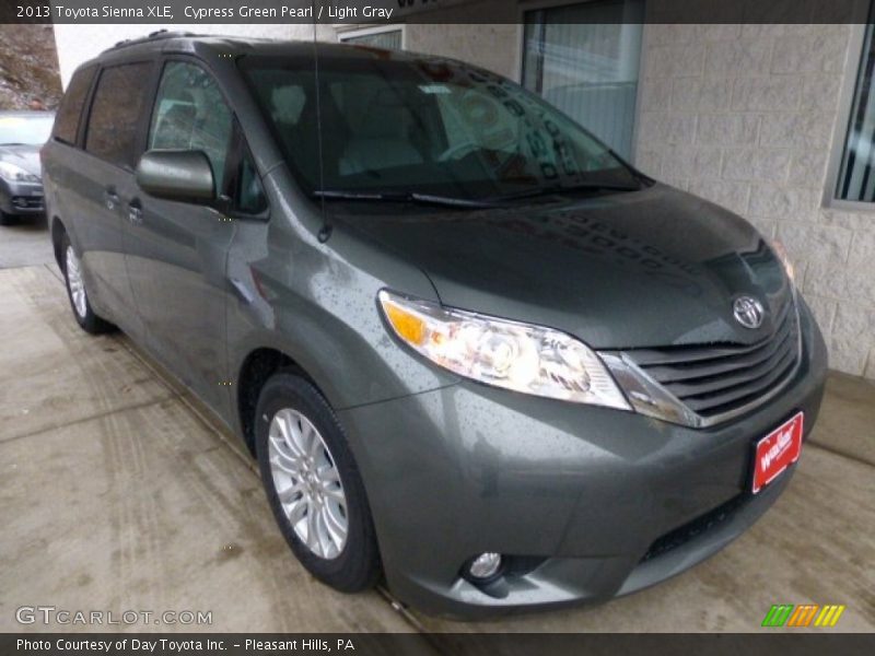 Cypress Green Pearl / Light Gray 2013 Toyota Sienna XLE