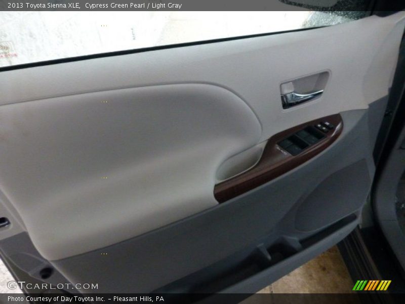 Cypress Green Pearl / Light Gray 2013 Toyota Sienna XLE