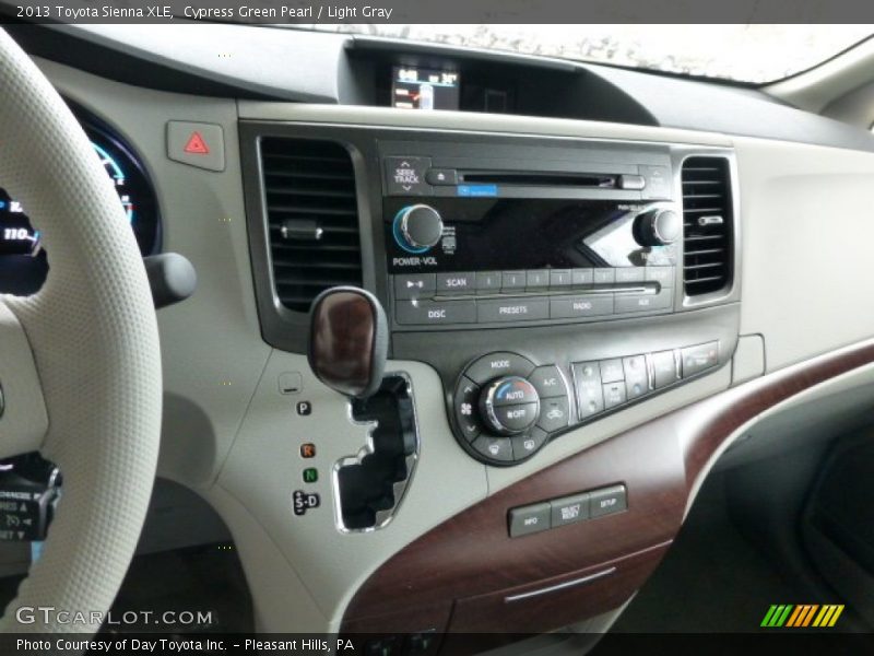 Cypress Green Pearl / Light Gray 2013 Toyota Sienna XLE