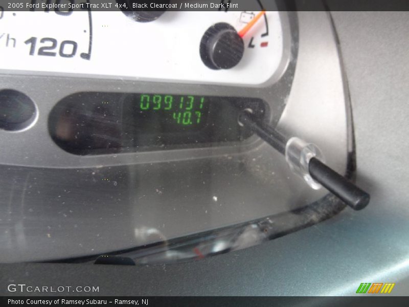 Black Clearcoat / Medium Dark Flint 2005 Ford Explorer Sport Trac XLT 4x4