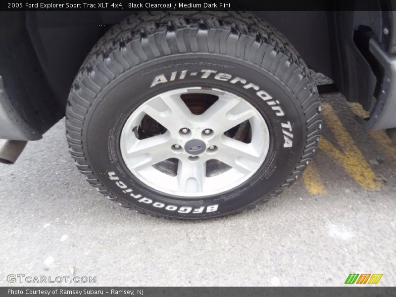 Black Clearcoat / Medium Dark Flint 2005 Ford Explorer Sport Trac XLT 4x4