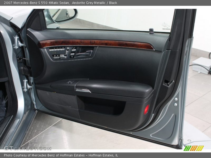 Door Panel of 2007 S 550 4Matic Sedan
