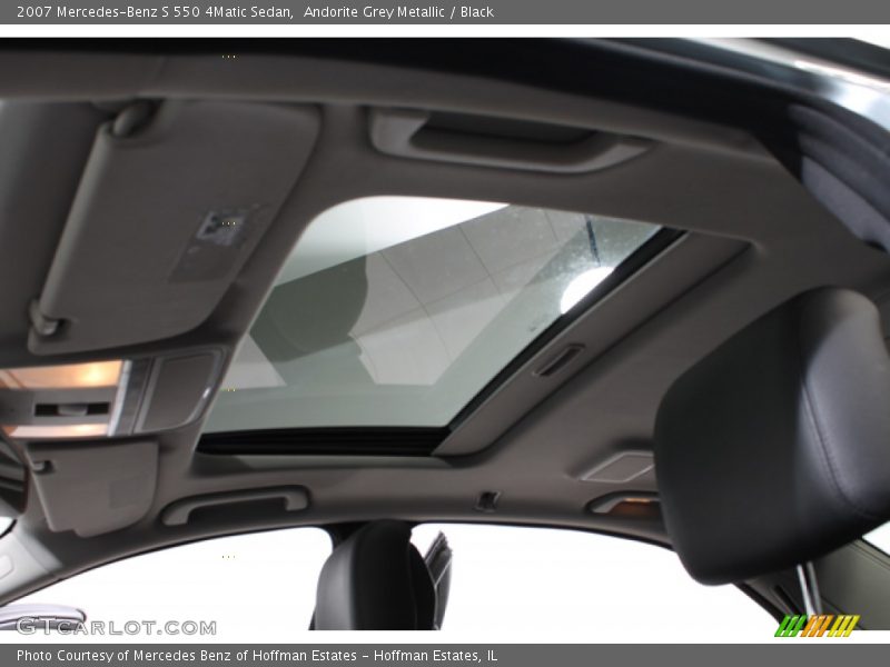 Sunroof of 2007 S 550 4Matic Sedan