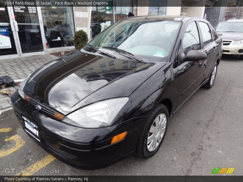 Pitch Black / Medium Graphite 2004 Ford Focus SE Sedan