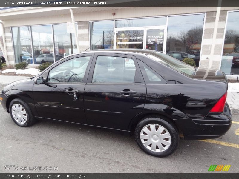 Pitch Black / Medium Graphite 2004 Ford Focus SE Sedan