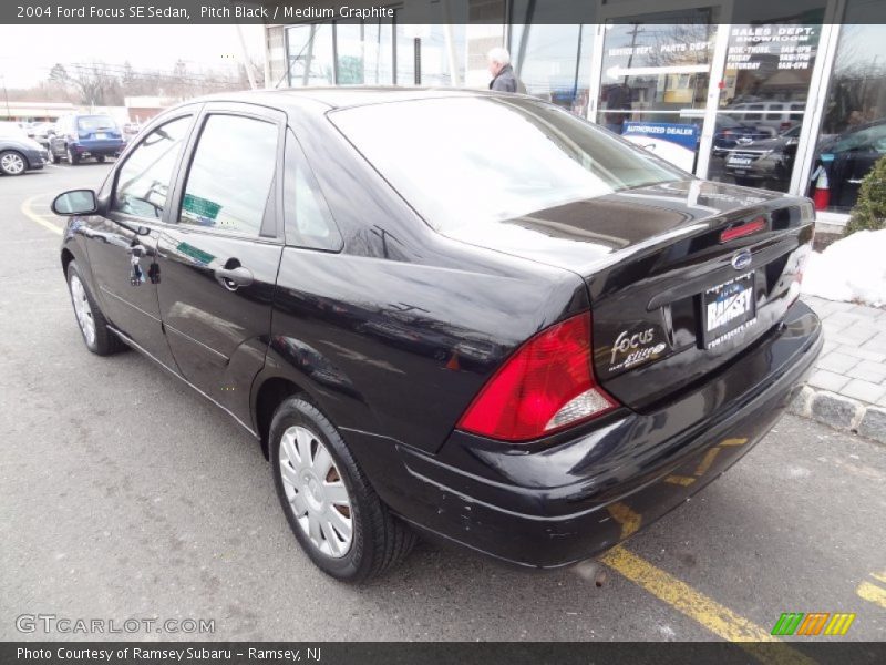 Pitch Black / Medium Graphite 2004 Ford Focus SE Sedan