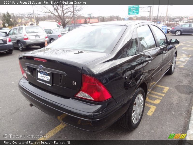 Pitch Black / Medium Graphite 2004 Ford Focus SE Sedan