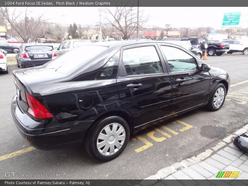 Pitch Black / Medium Graphite 2004 Ford Focus SE Sedan