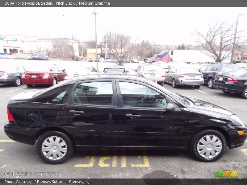 Pitch Black / Medium Graphite 2004 Ford Focus SE Sedan
