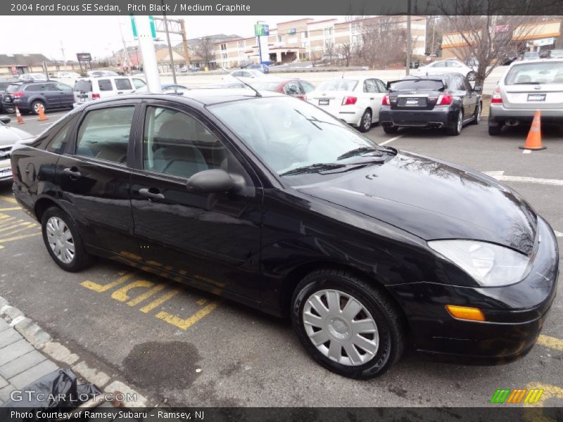 Pitch Black / Medium Graphite 2004 Ford Focus SE Sedan