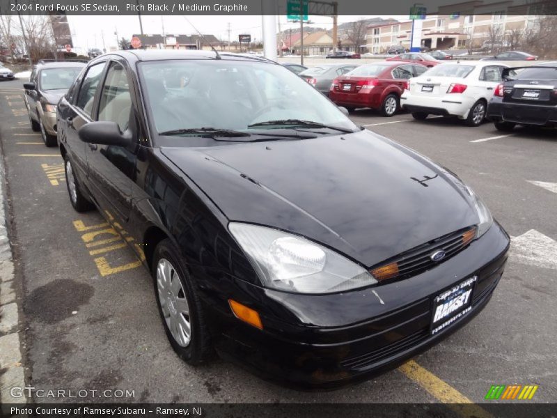 Pitch Black / Medium Graphite 2004 Ford Focus SE Sedan