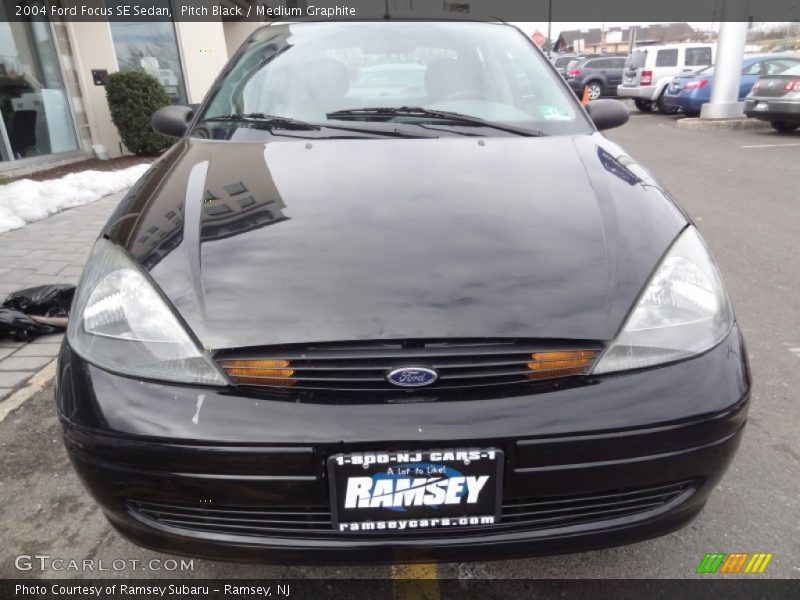 Pitch Black / Medium Graphite 2004 Ford Focus SE Sedan