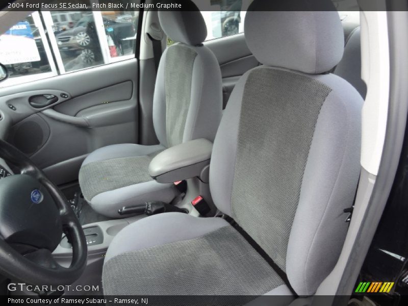 Pitch Black / Medium Graphite 2004 Ford Focus SE Sedan