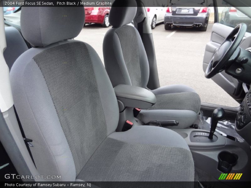 Pitch Black / Medium Graphite 2004 Ford Focus SE Sedan