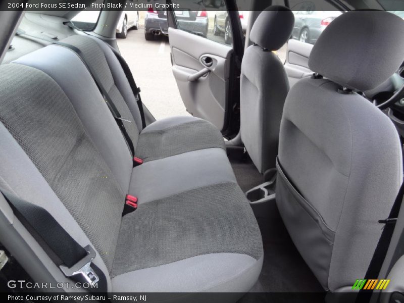 Pitch Black / Medium Graphite 2004 Ford Focus SE Sedan