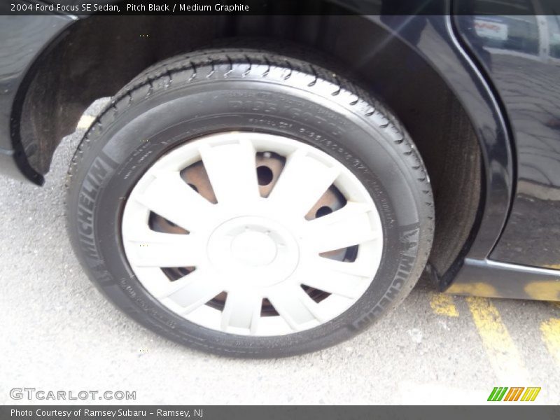 Pitch Black / Medium Graphite 2004 Ford Focus SE Sedan