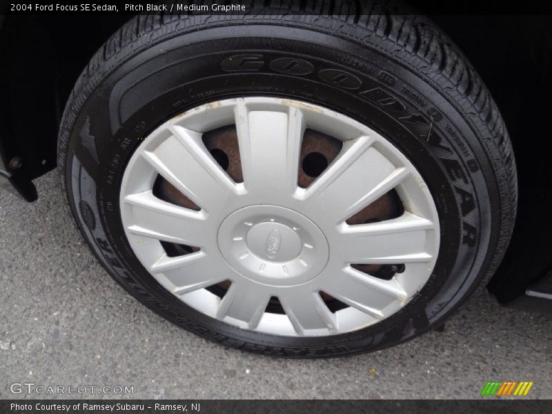 Pitch Black / Medium Graphite 2004 Ford Focus SE Sedan