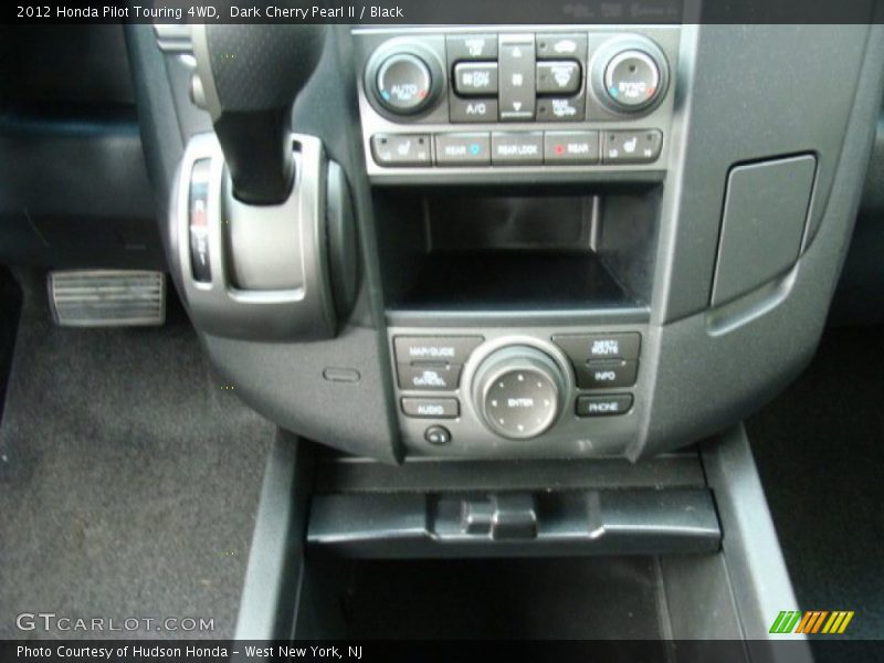 Controls of 2012 Pilot Touring 4WD