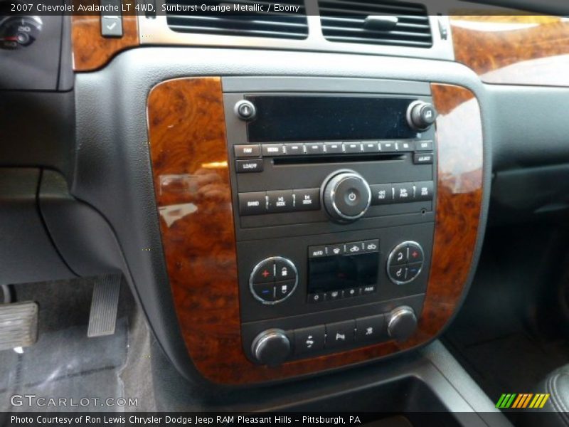 Controls of 2007 Avalanche LT 4WD