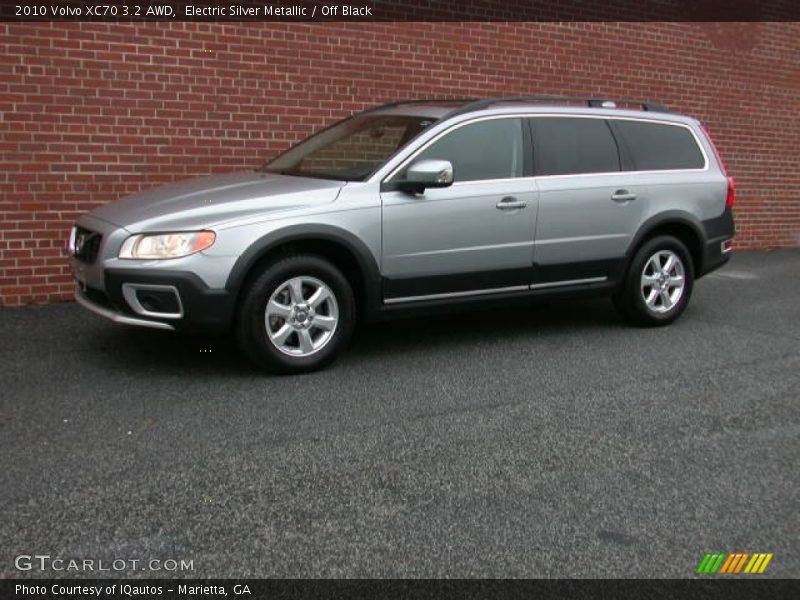 Electric Silver Metallic / Off Black 2010 Volvo XC70 3.2 AWD