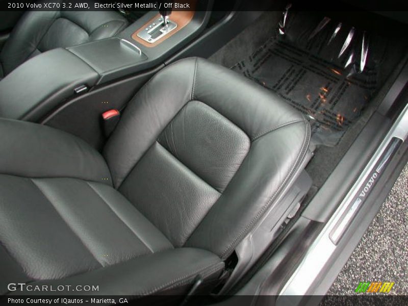 Electric Silver Metallic / Off Black 2010 Volvo XC70 3.2 AWD