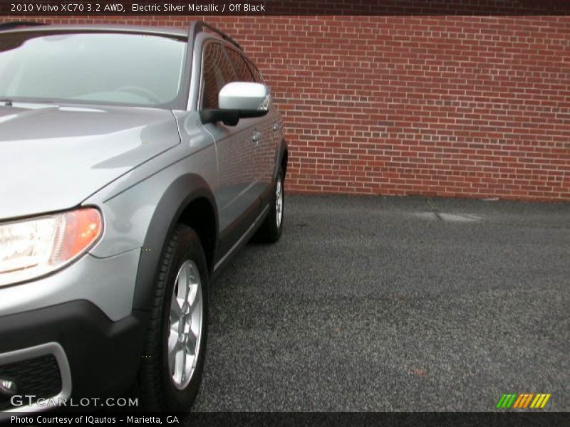 Electric Silver Metallic / Off Black 2010 Volvo XC70 3.2 AWD