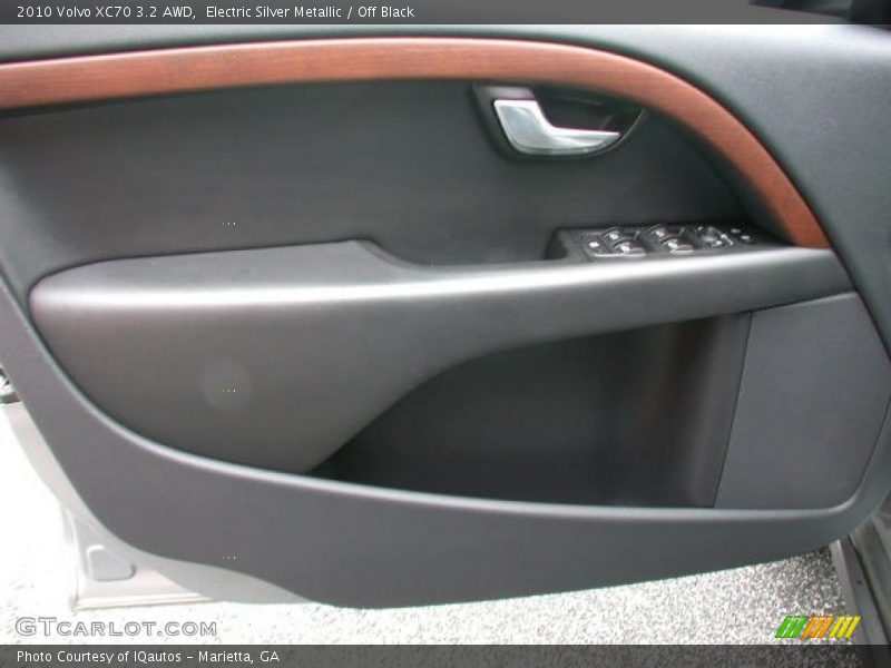 Electric Silver Metallic / Off Black 2010 Volvo XC70 3.2 AWD