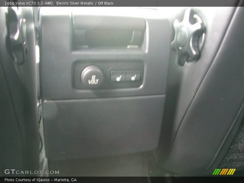 Electric Silver Metallic / Off Black 2010 Volvo XC70 3.2 AWD