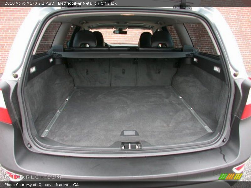Electric Silver Metallic / Off Black 2010 Volvo XC70 3.2 AWD