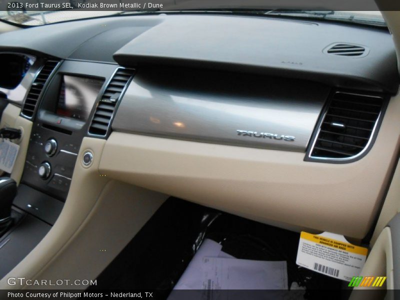 Kodiak Brown Metallic / Dune 2013 Ford Taurus SEL