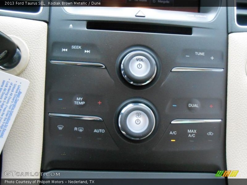 Controls of 2013 Taurus SEL