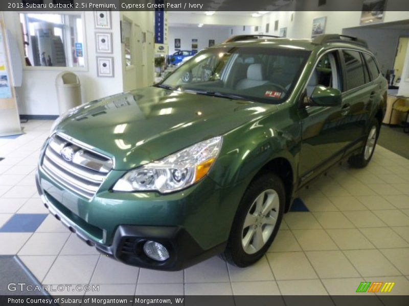 Cypress Green Pearl / Ivory 2013 Subaru Outback 2.5i Premium